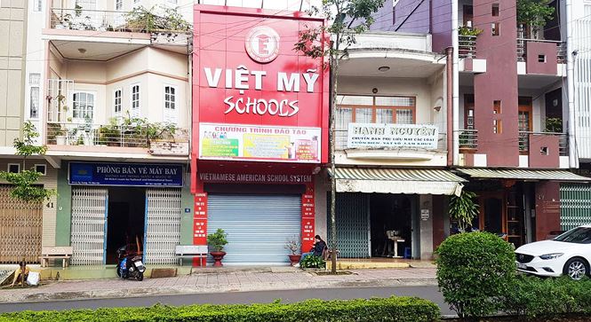 Bắt hiệu trưởng, khám xét trụ sở trường cao đẳng chui