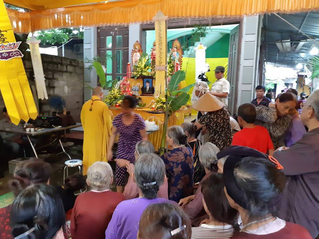 Vụ 2 vợ chồng bị sát hại ở Hưng Yên: Công an phát loa, dán thông báo đặc điểm nhận dạng nghi phạm