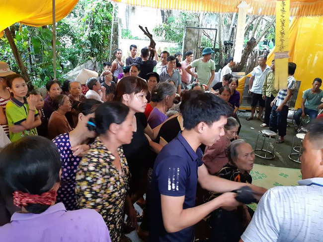 Vụ 2 vợ chồng bị sát hại ở Hưng Yên: Công an phát loa, dán thông báo đặc điểm nhận dạng nghi phạm