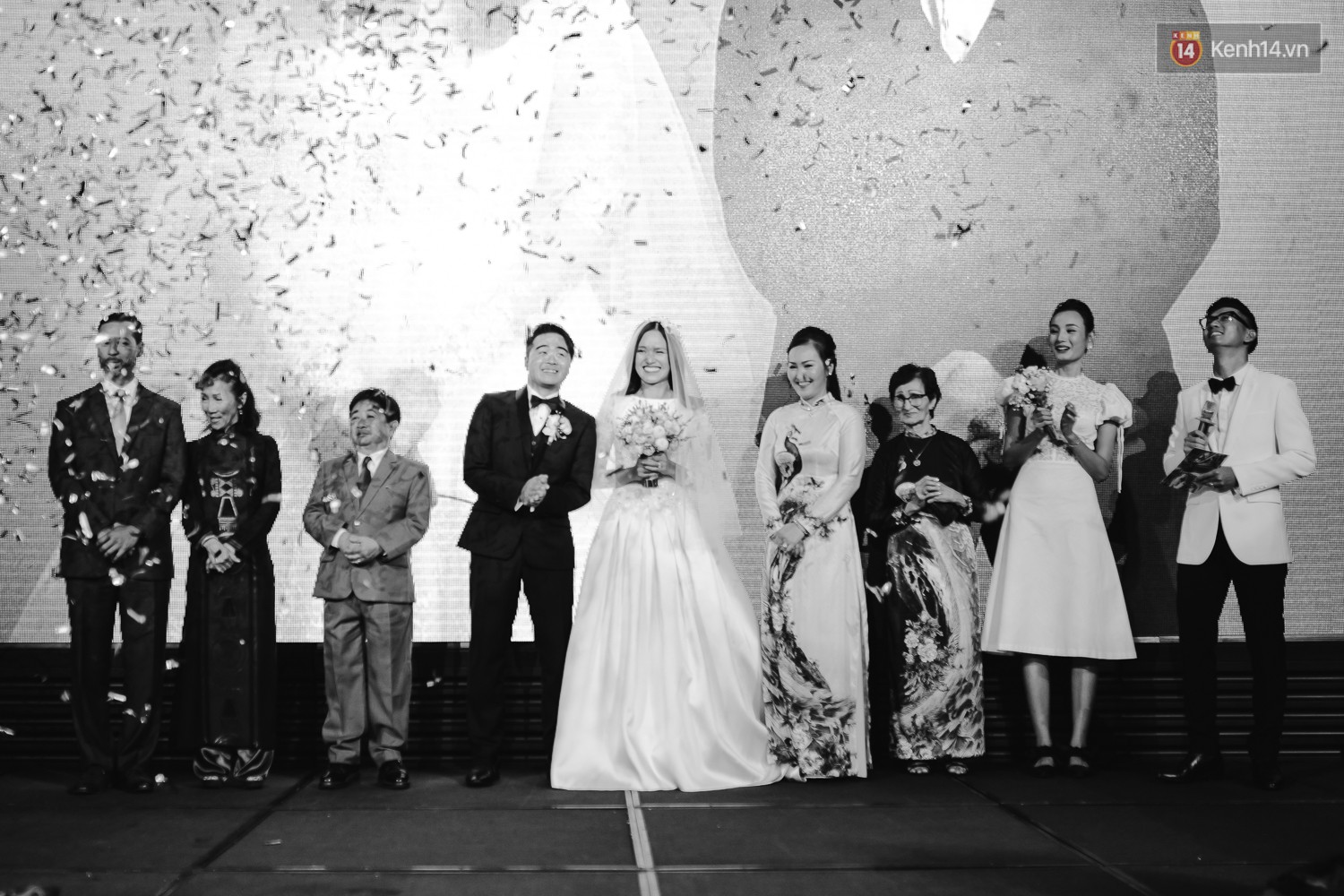 Tuyết Lan Next Top cùng ông xã hơn 9 tuổi hôn nhau ngọt ngào trong đám cưới Tuyết Lan Next Top cùng ông xã hơn 9 tuổi hôn nhau ngọt ngào trong đám cưới