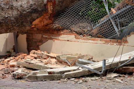 Cà Mau: Hai bà cháu bị tường sập đè tử vong trong cơn giông lốc