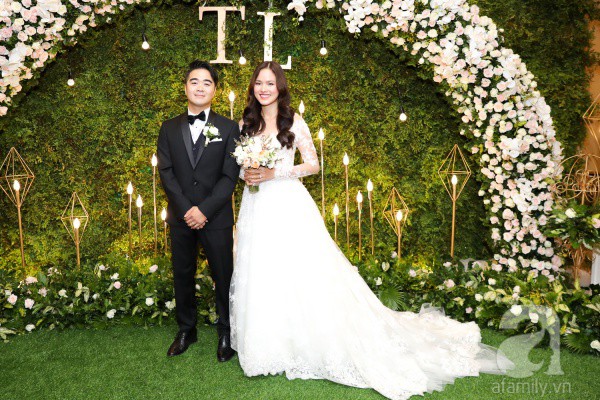 Cận cảnh không gian tiệc cưới lãng mạn của đám cưới Á quân Next Top Model 2010 Tuyết Lan và chú rể Việt kiều