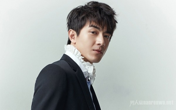 Dù xinh đẹp đến mấy nhưng với thái độ kênh kiệu, Angelababy khiến nhiều bạn diễn cạch mặt