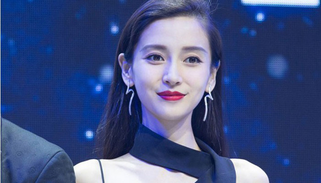 Dù xinh đẹp đến mấy nhưng với thái độ kênh kiệu, Angelababy khiến nhiều bạn diễn cạch mặt