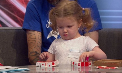 Cô bé 3 tuổi người Anh có chỉ số IQ 171