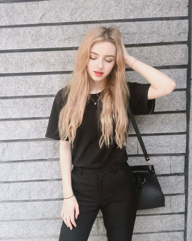 Ngất ngây với vẻ đẹp chuẩn búp bê của hot girl Uzbekistan 21 tuổi sống tại Hàn