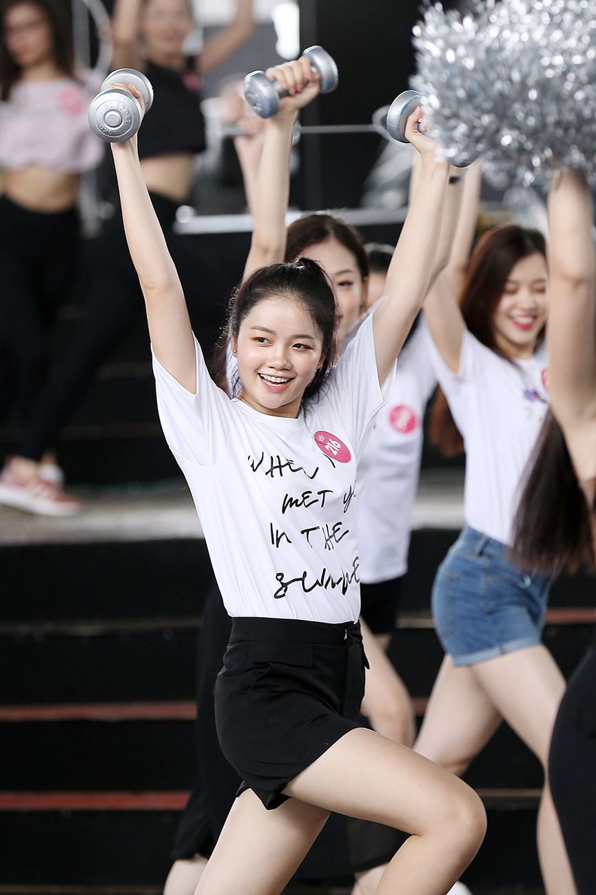 Gala Hoa hậu Việt Nam: Đỗ Mỹ Linh solo mở màn đêm kỉ niệm 30 năm Hoa hậu