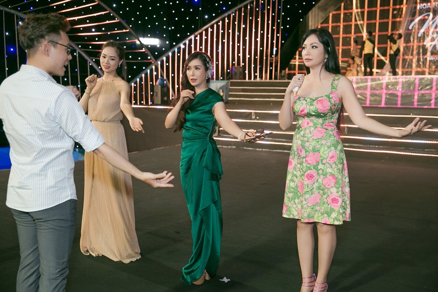 Gala Hoa hậu Việt Nam: Đỗ Mỹ Linh solo mở màn đêm kỉ niệm 30 năm Hoa hậu