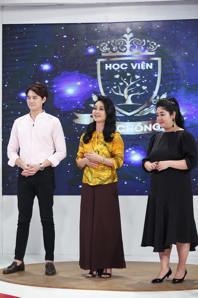 Học viện mẹ chồng: Mẹ chồng Lâm Khánh Chi sợ con dâu đến mức nghe tiếng guốc thôi cũng nhận ra người!