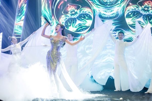 Hương Tràm thả thính sản phẩm mới sau hit Duyên Mình Lỡ