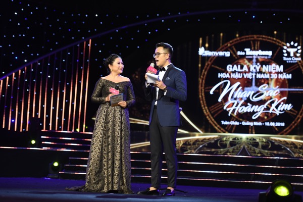 Trực tiếp Gala 30 năm Hoa hậu Việt Nam 2018: Cuộc hội tụ của các Nhan Sắc Hoàng Kim Trực tiếp Gala 30 năm Hoa hậu Việt Nam 2018: Cuộc hội tụ của các Nhan Sắc Hoàng Kim