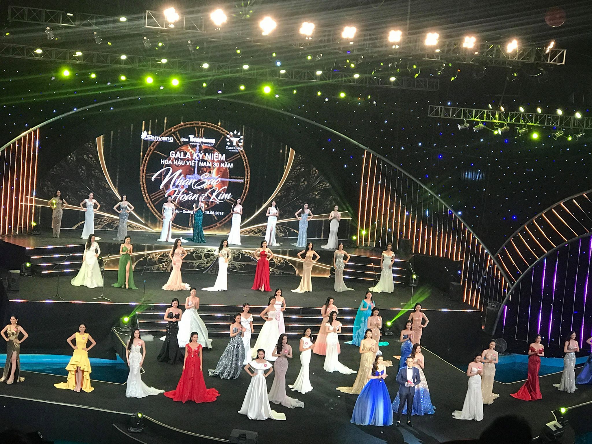 Trực tiếp Gala 30 năm Hoa hậu Việt Nam 2018: Cuộc hội tụ của các Nhan Sắc Hoàng Kim Trực tiếp Gala 30 năm Hoa hậu Việt Nam 2018: Cuộc hội tụ của các Nhan Sắc Hoàng Kim