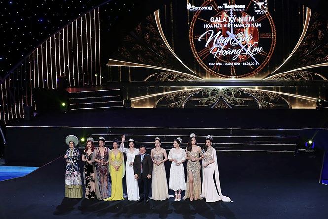 Trực tiếp Gala 30 năm Hoa hậu Việt Nam 2018: Cuộc hội tụ của các Nhan Sắc Hoàng Kim Trực tiếp Gala 30 năm Hoa hậu Việt Nam 2018: Cuộc hội tụ của các Nhan Sắc Hoàng Kim