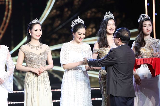 Trực tiếp Gala 30 năm Hoa hậu Việt Nam 2018: Cuộc hội tụ của các Nhan Sắc Hoàng Kim Trực tiếp Gala 30 năm Hoa hậu Việt Nam 2018: Cuộc hội tụ của các Nhan Sắc Hoàng Kim