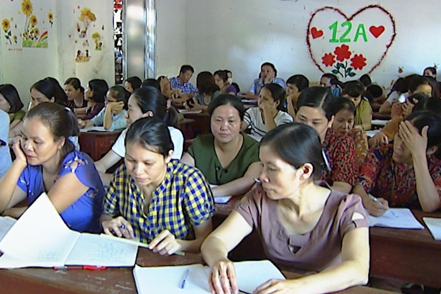 Hàng trăm giáo viên THCS ở Nghệ An bị điều động dạy Tiểu học: Không còn lựa chọn khác