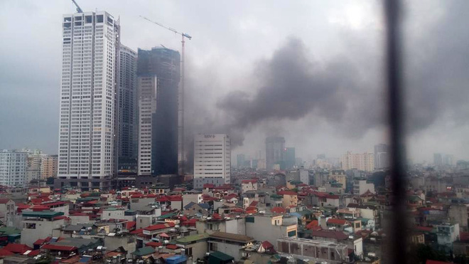 Cháy lớn tại tòa nhà FLC đang xây dựng trên đường Cầu Giấy