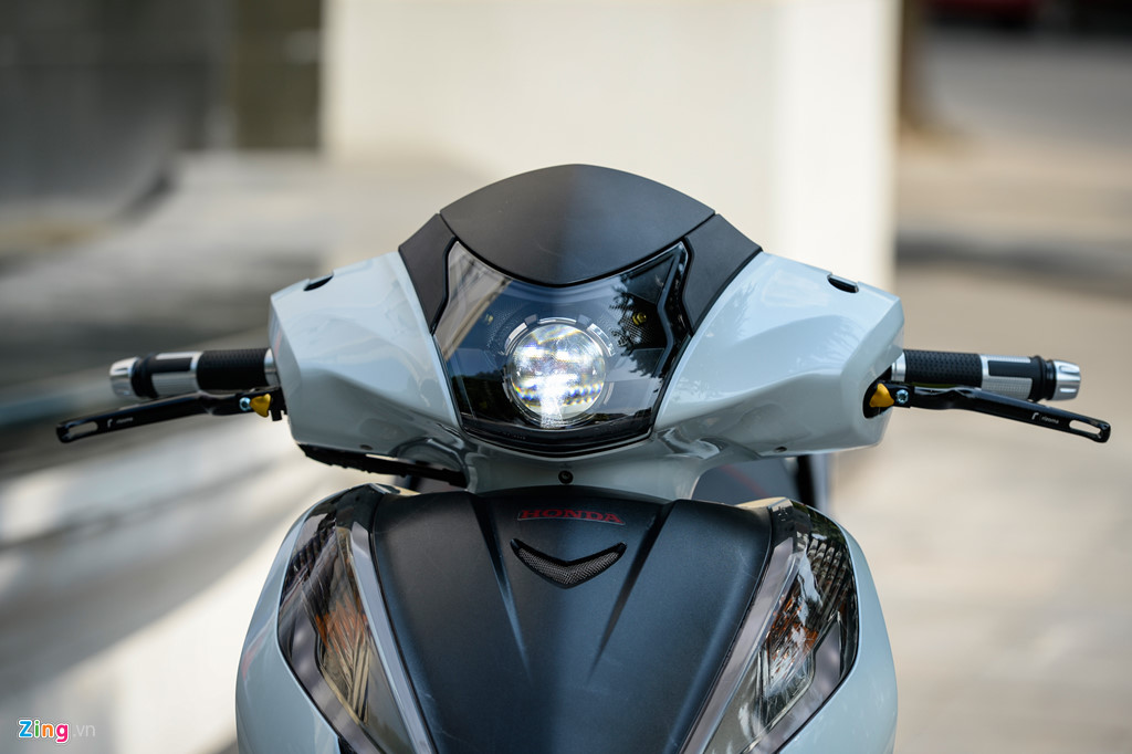 Honda SH 300i độ gần 200 triệu tiền đồ chơi tại Hà Nội