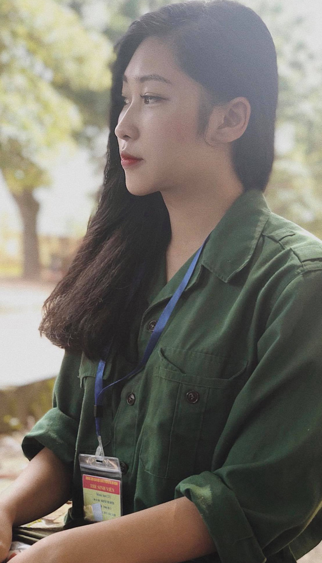 Hội hot girl quân sự: Thêm một nữ sinh nữa được hỏi xin info nhờ góc nghiêng thần thánh!