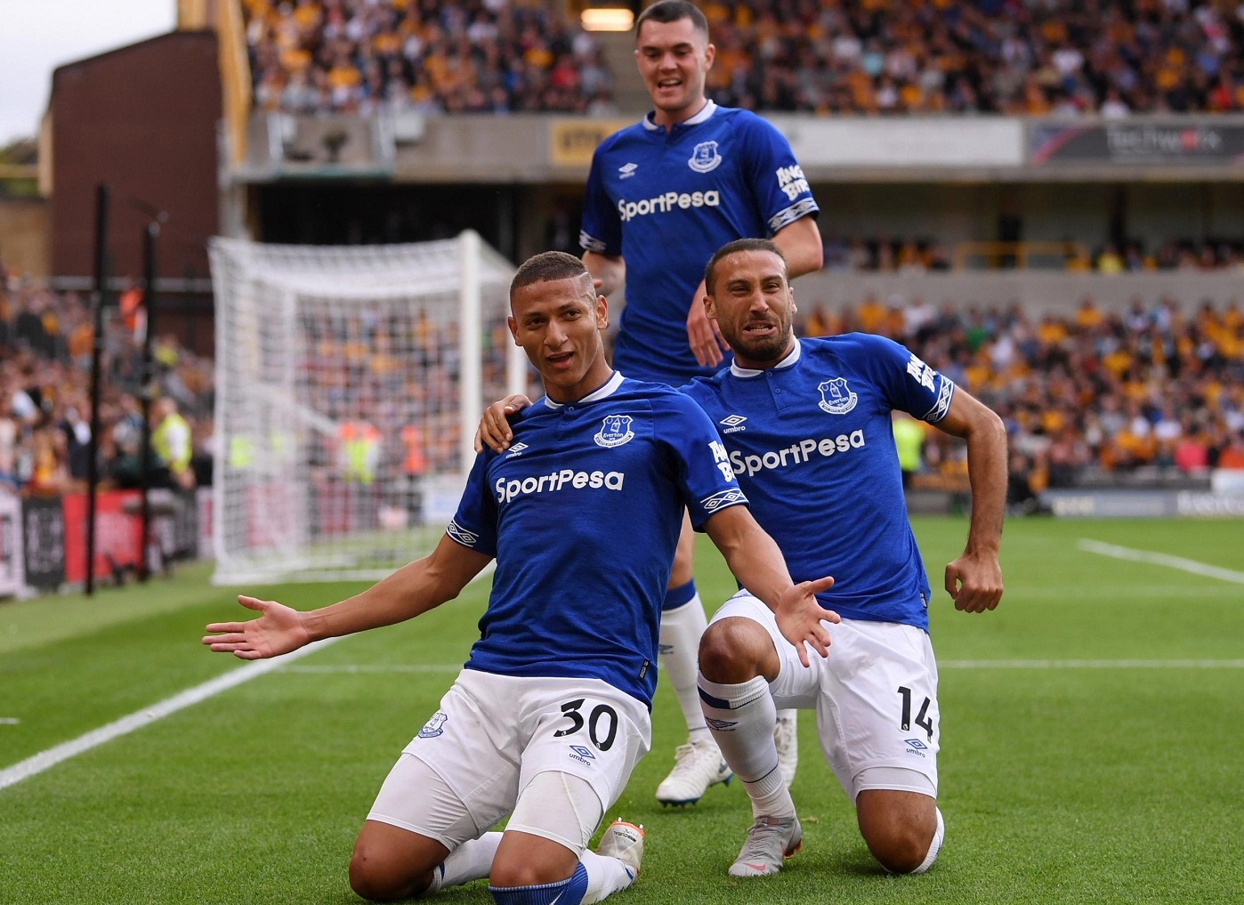 Chelsea đại chiến Arsenal, Ronaldo ra mắt Serie A