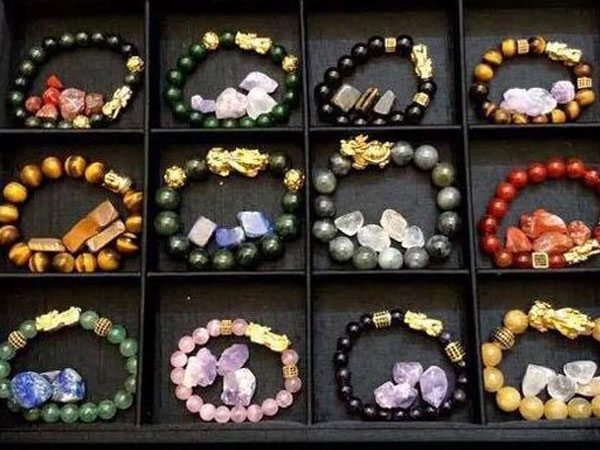 Những mặt hàng bán đắt như tôm tươi tháng cô hồn