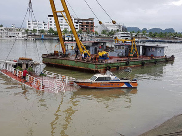 Thuyền trưởng ngủ quên, tàu chìm trên vịnh Hạ Long