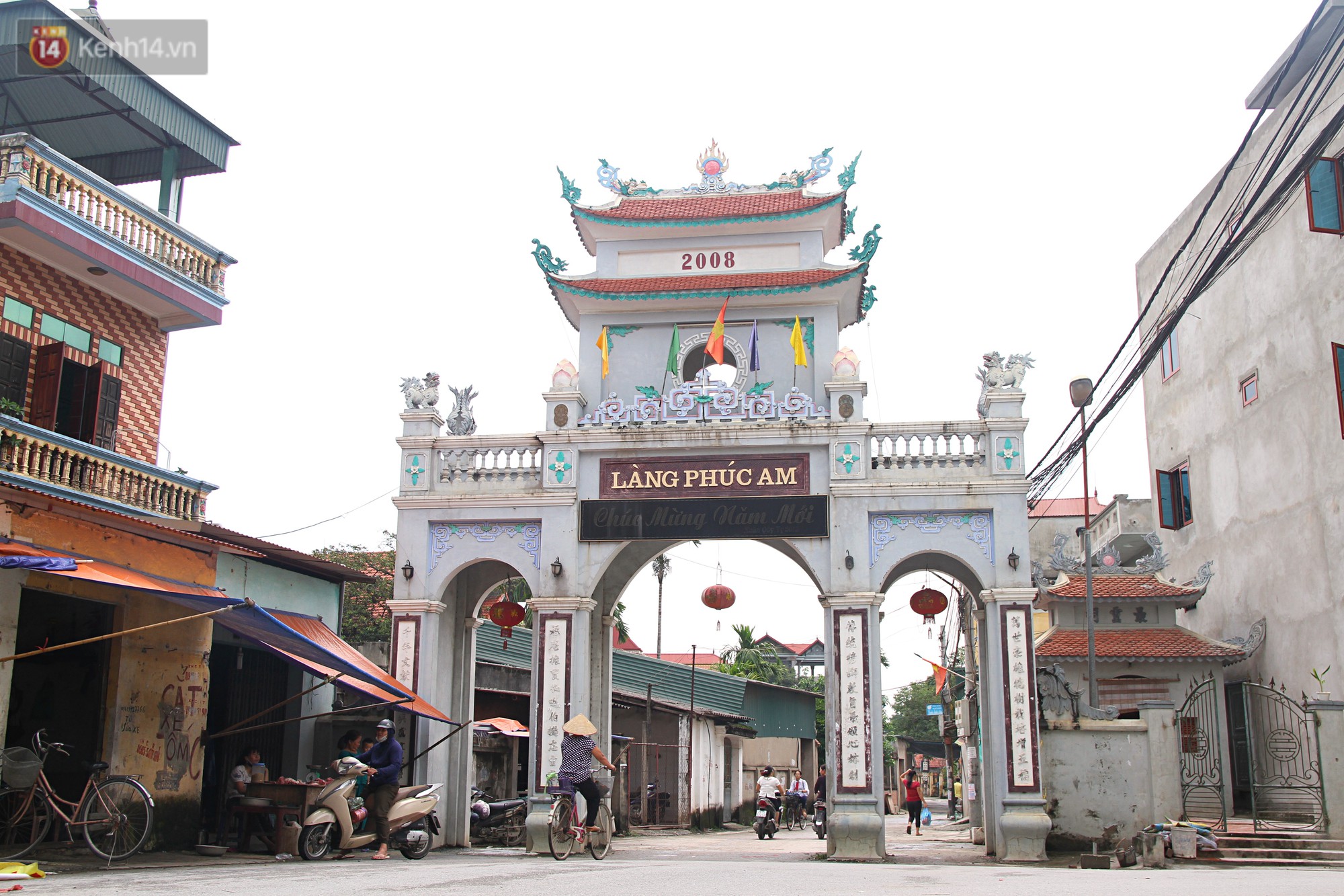 Thủ phủ vàng mã lớn nhất Hà Nội bán cô dâu, chú rể và cả osin cao cấp để đốt cho người cõi âm