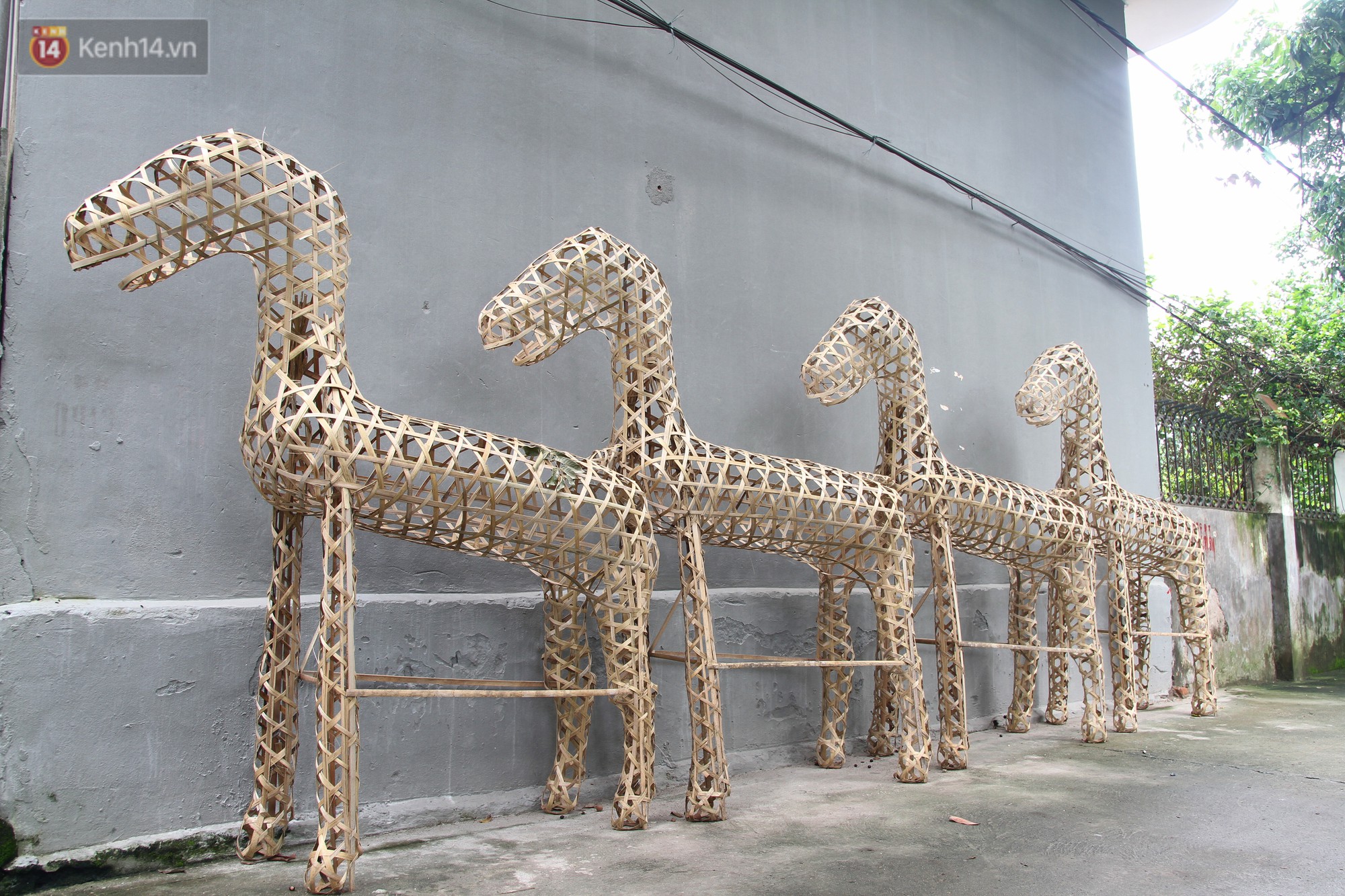 Thủ phủ vàng mã lớn nhất Hà Nội bán cô dâu, chú rể và cả osin cao cấp để đốt cho người cõi âm