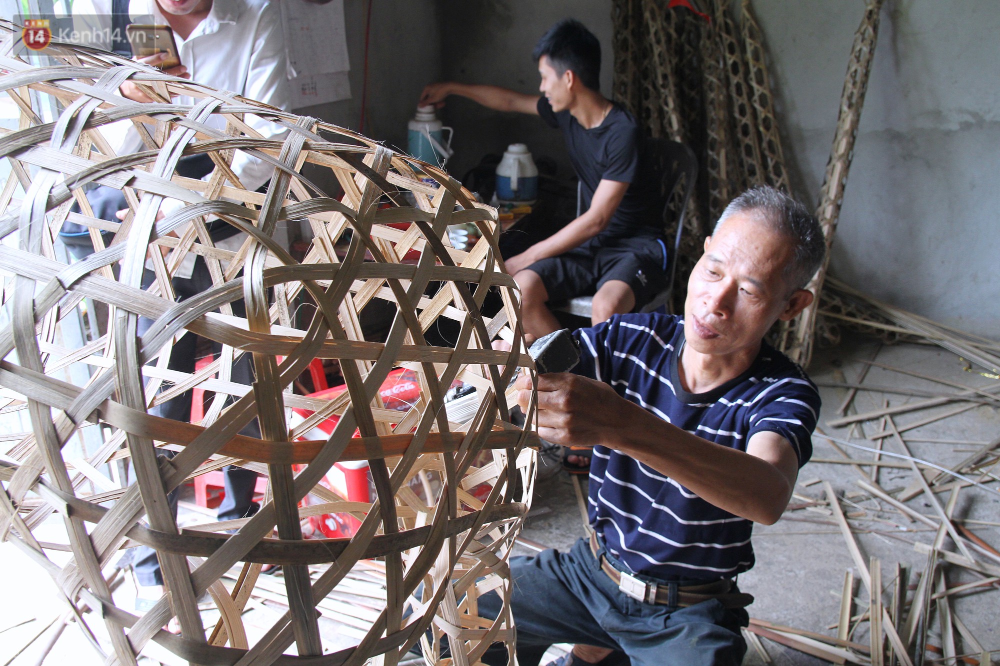 Thủ phủ vàng mã lớn nhất Hà Nội bán cô dâu, chú rể và cả osin cao cấp để đốt cho người cõi âm