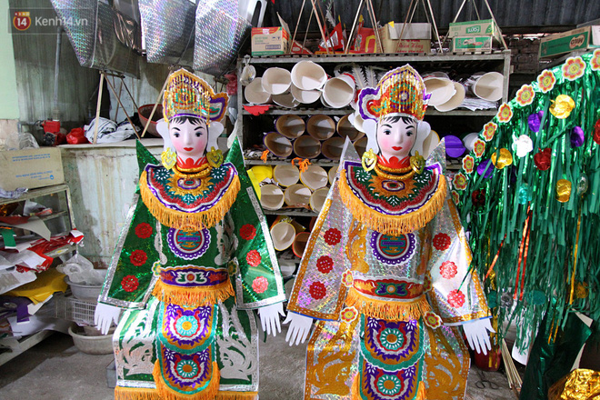 Thủ phủ vàng mã lớn nhất Hà Nội bán cô dâu, chú rể và cả osin cao cấp để đốt cho người cõi âm