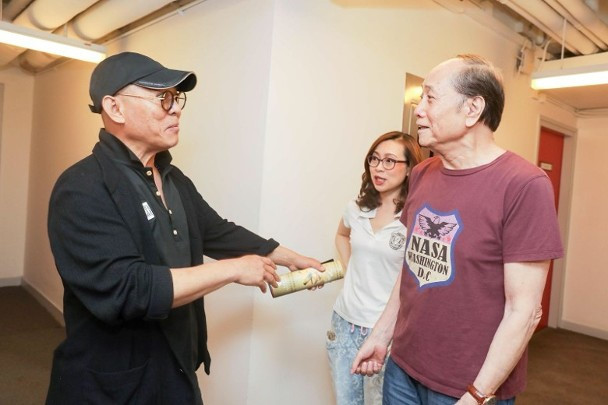 Ảnh Lý Liên Kiệt bên cha vợ 83 tuổi khiến dân mạng xót xa