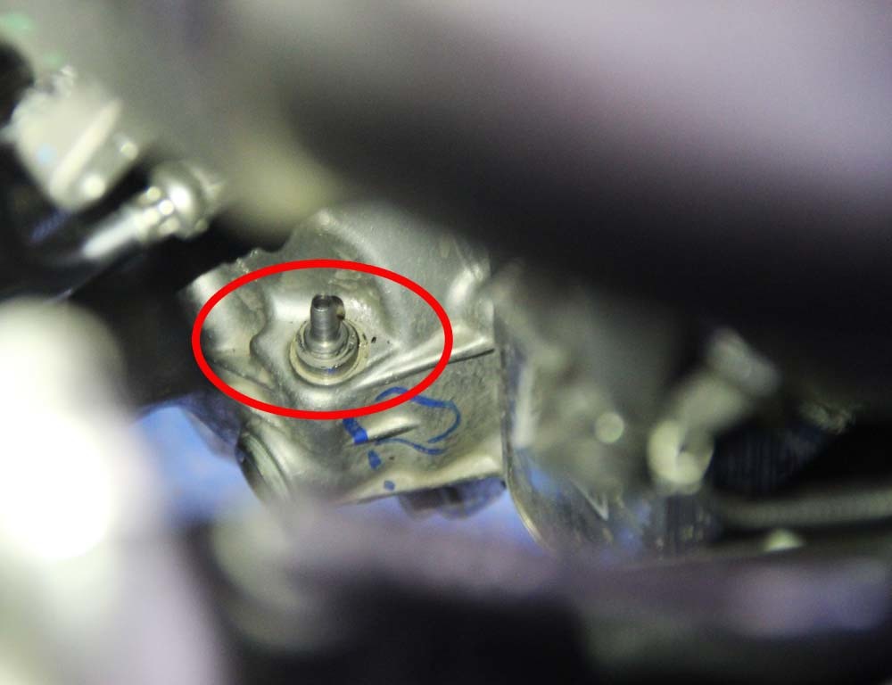 Ống thở vi sai giúp Mercedes GLC lội nước giá một triệu đồng