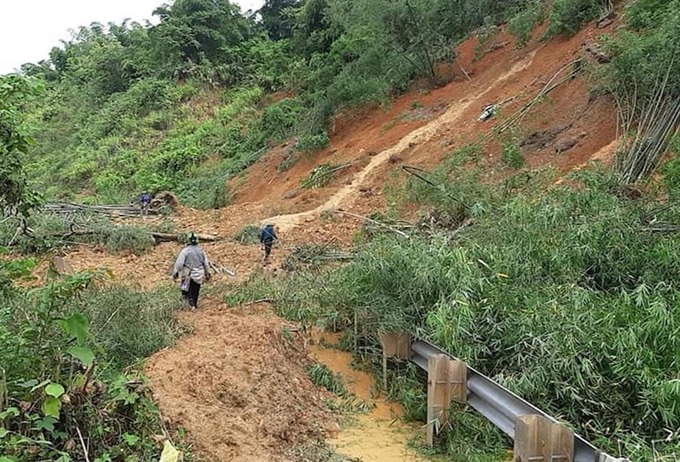 Nhiều bản làng ở Nghệ An ngập sâu hơn 3 mét