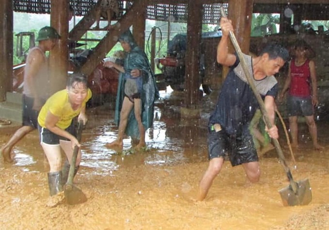 Nhiều bản làng ở Nghệ An ngập sâu hơn 3 mét