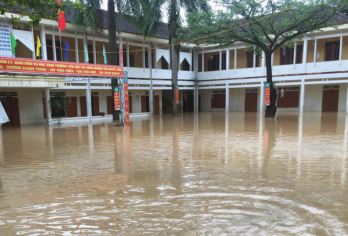 Nhiều bản làng ở Nghệ An ngập sâu hơn 3 mét