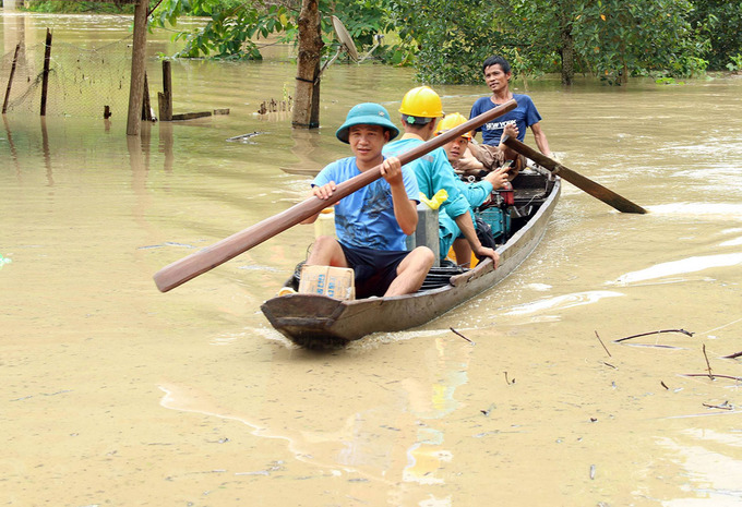 Nhiều bản làng ở Nghệ An ngập sâu hơn 3 mét