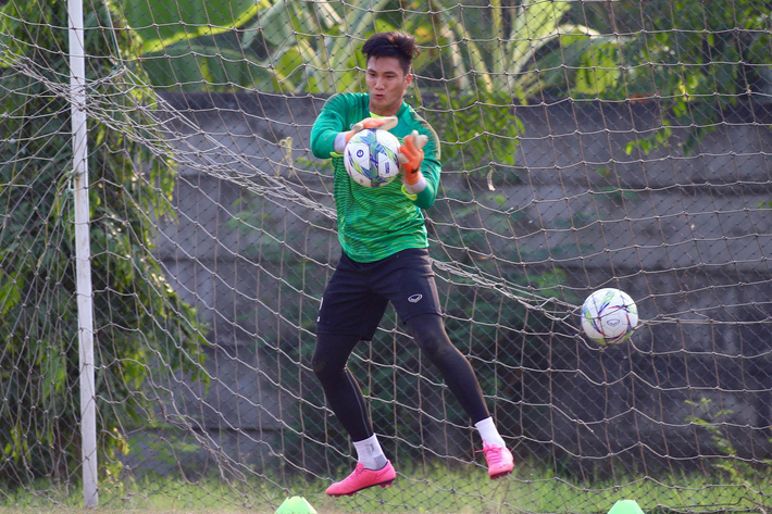 HLV Park Hang-seo đăm chiêu, nhăn nhó trong buổi tập cuối trước khi đụng độ Nhật Bản