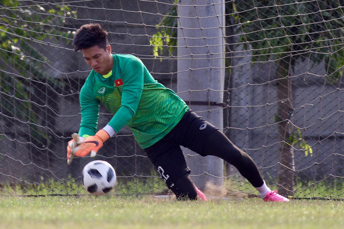 HLV Park Hang-seo đăm chiêu, nhăn nhó trong buổi tập cuối trước khi đụng độ Nhật Bản