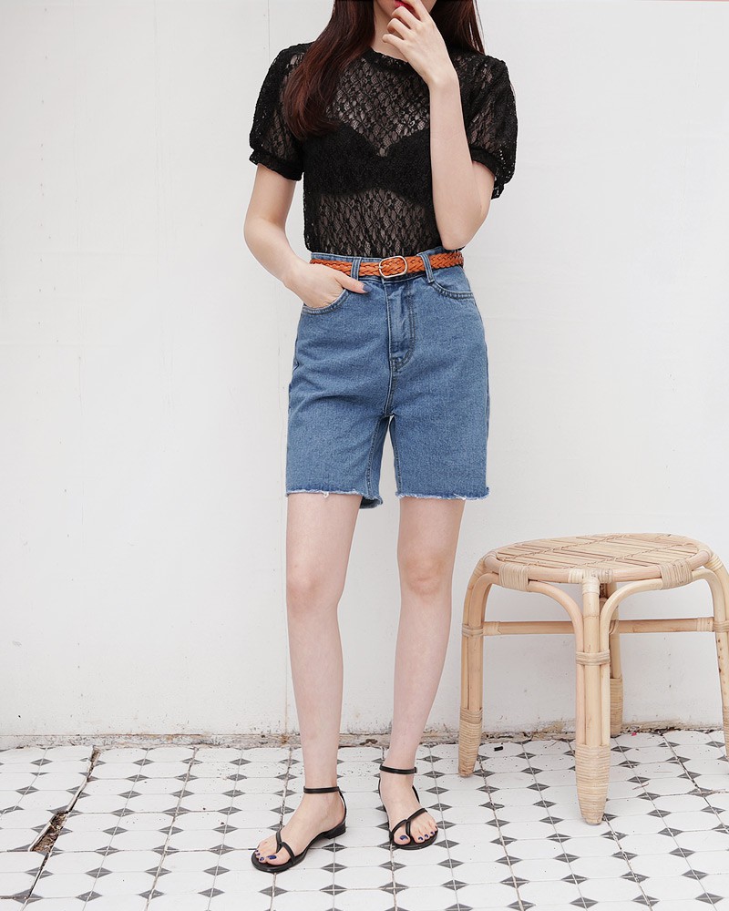 4 món đồ denim cứ mặc lên là trẻ ra vài tuổi, và quan trọng là chẳng bao giờ lo lỗi mốt