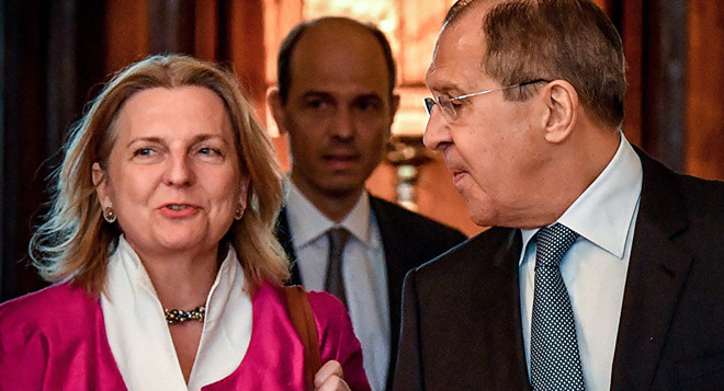 Ngoại trưởng Áo gặp bão chỉ trích vì mời TT Putin dự lễ cưới