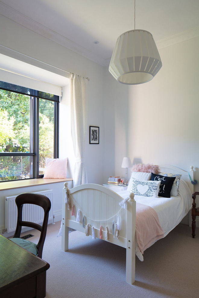 Giữa lòng thành phố mọc lên ngôi nhà kiểu nông thôn có thảm thực vật xanh mát khiến ai đi qua cũng phải ngoái nhìn