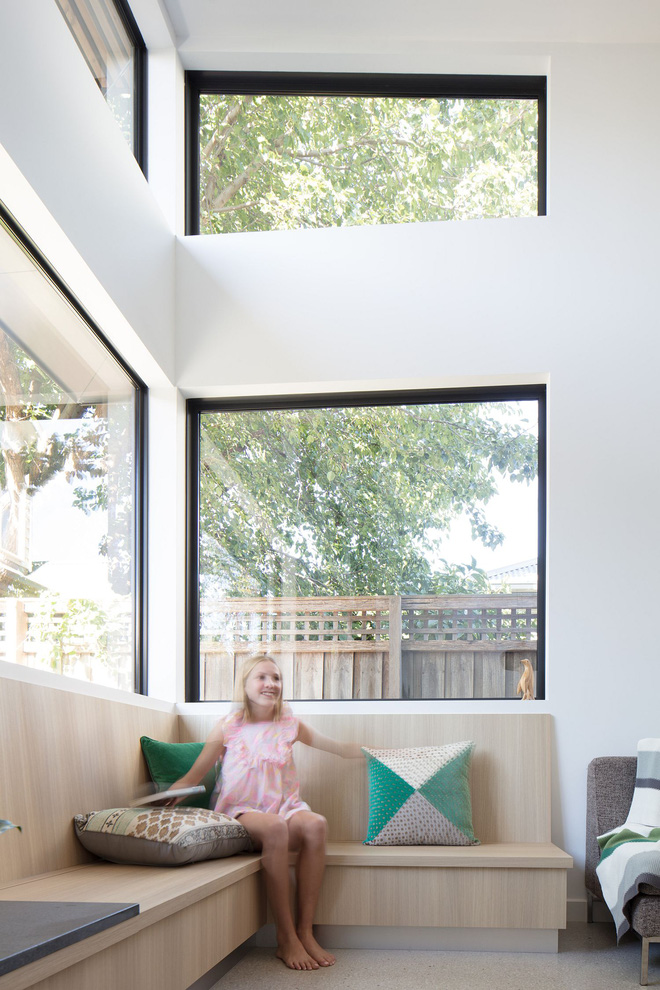 Giữa lòng thành phố mọc lên ngôi nhà kiểu nông thôn có thảm thực vật xanh mát khiến ai đi qua cũng phải ngoái nhìn