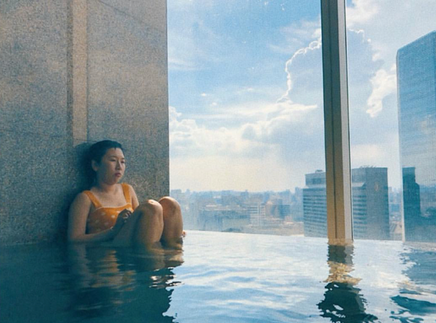 Du lịch bá đạo kiểu Trang Hý & Kiều Trinh: Chụp ảnh đẹp là xưa rồi, bây giờ phải lầy mới mốt!