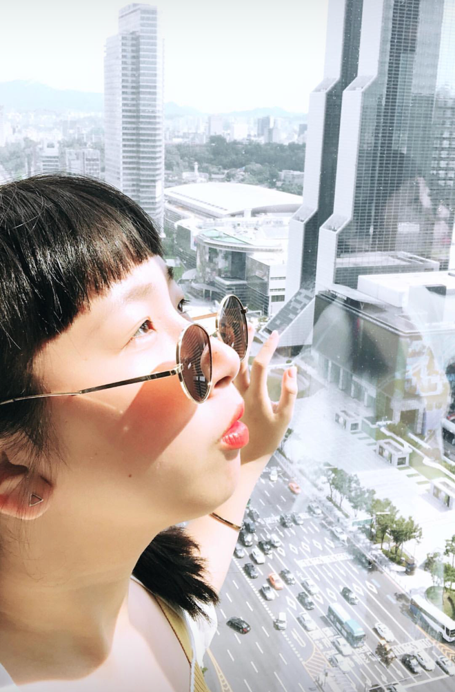 Du lịch bá đạo kiểu Trang Hý & Kiều Trinh: Chụp ảnh đẹp là xưa rồi, bây giờ phải lầy mới mốt!