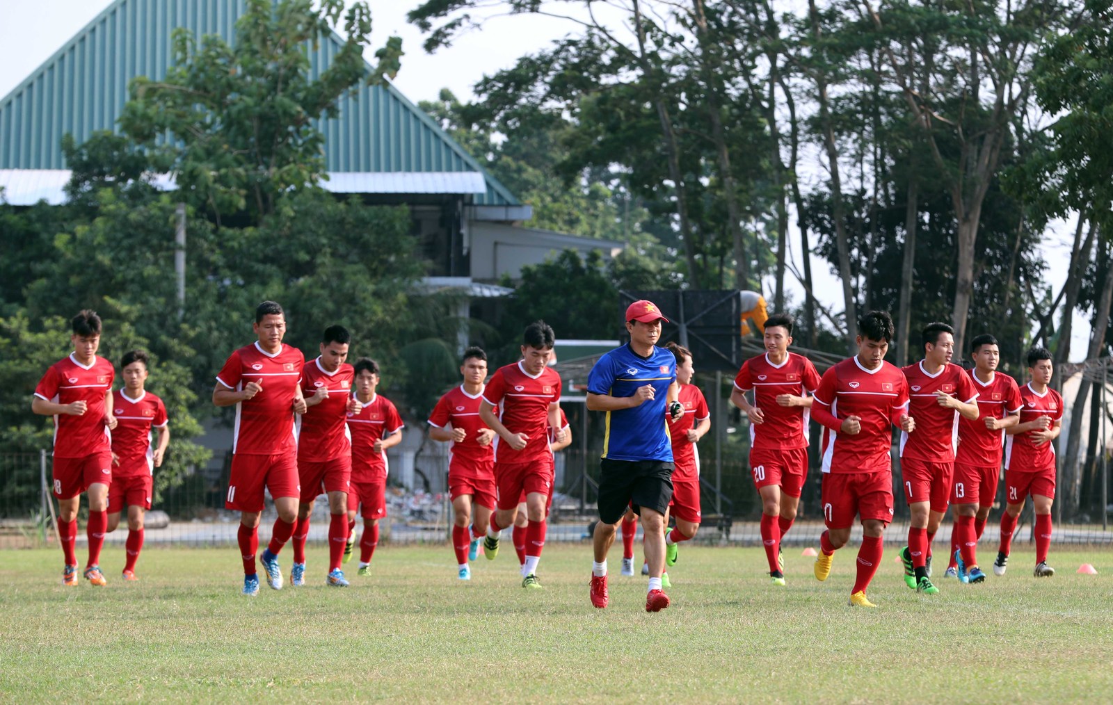 Tiến Dũng, Xuân Trường cười đùa trước trận đấu Nhật Bản