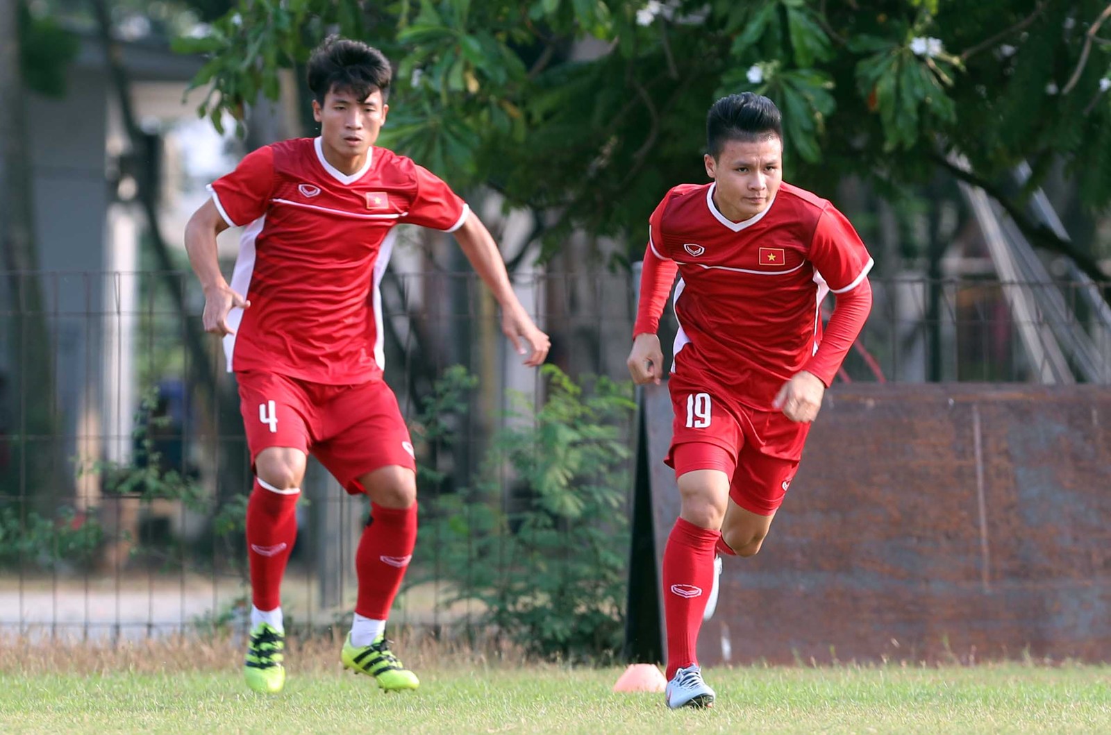 Tiến Dũng, Xuân Trường cười đùa trước trận đấu Nhật Bản