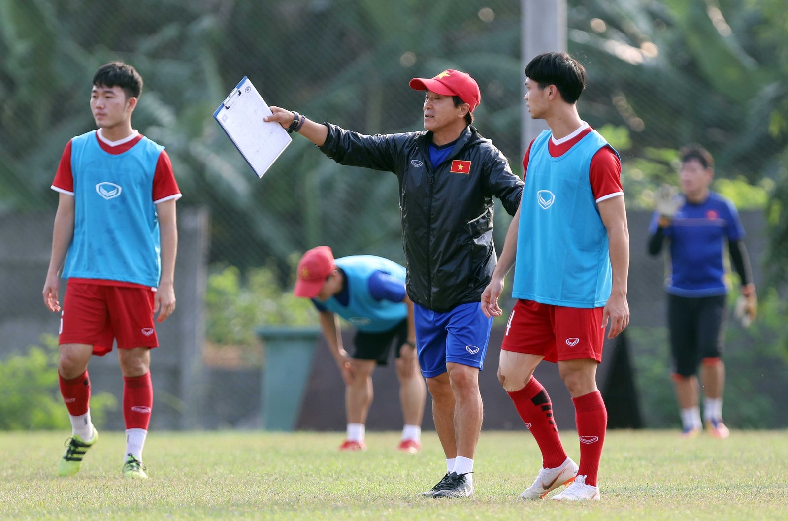 Tiến Dũng, Xuân Trường cười đùa trước trận đấu Nhật Bản