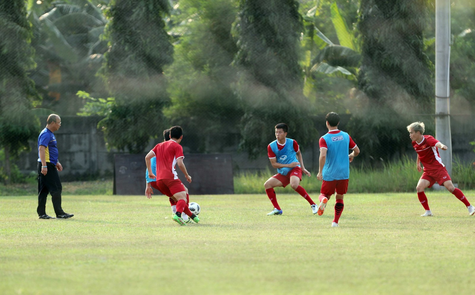 Tiến Dũng, Xuân Trường cười đùa trước trận đấu Nhật Bản