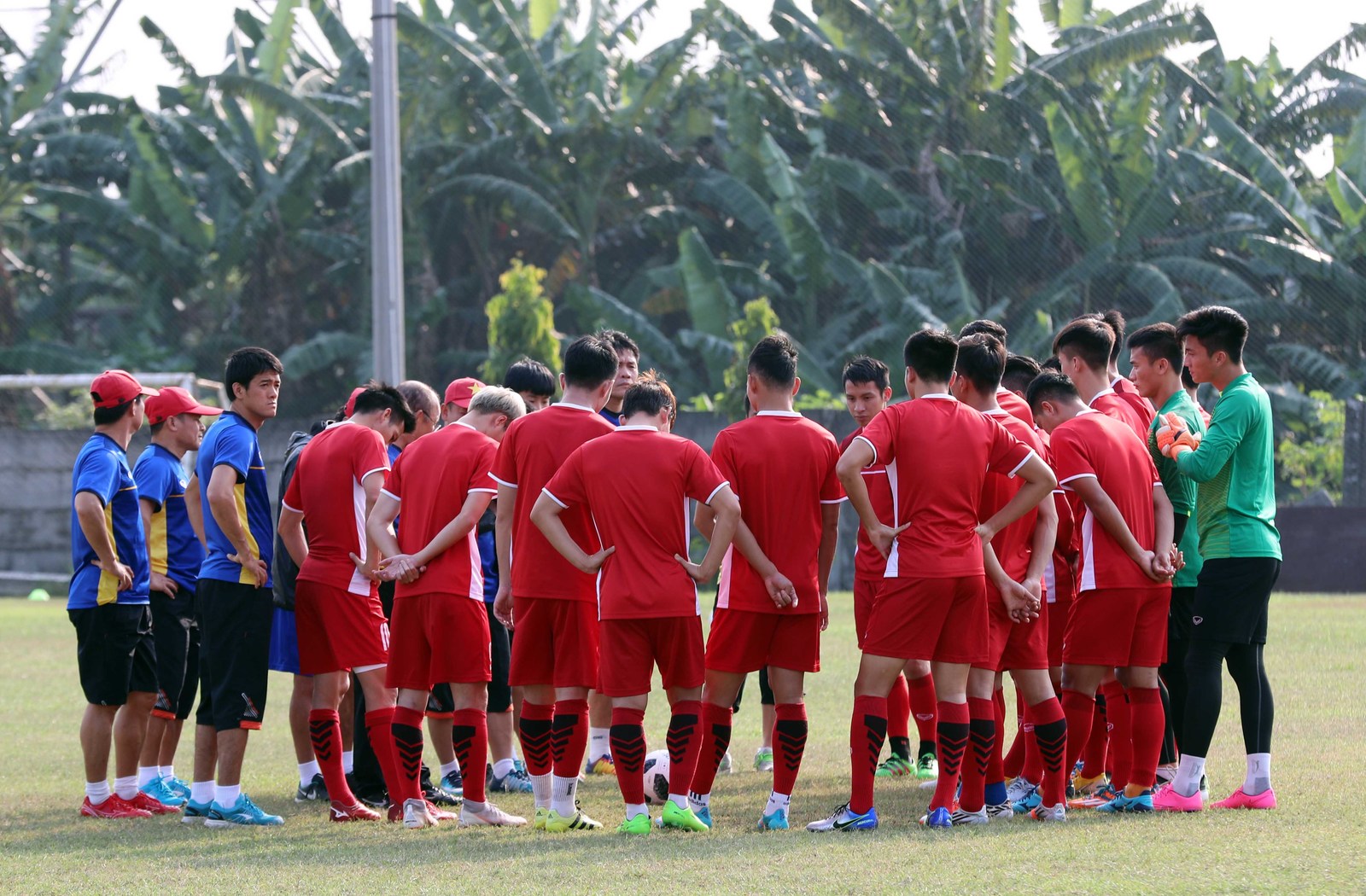 Tiến Dũng, Xuân Trường cười đùa trước trận đấu Nhật Bản