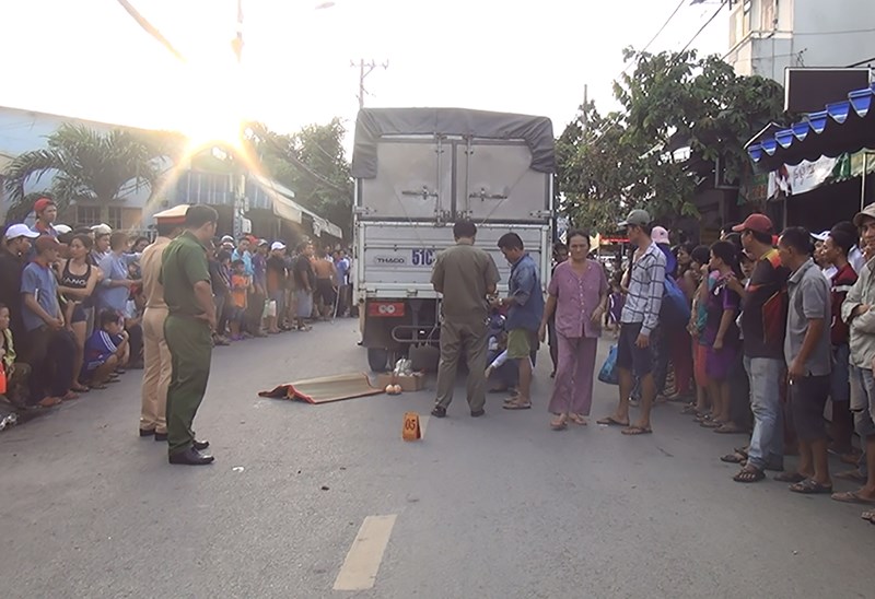 Tai nạn làm bé 2 tuổi tử vong ở Bình Tân: Hành động lạ đầy nghi vấn