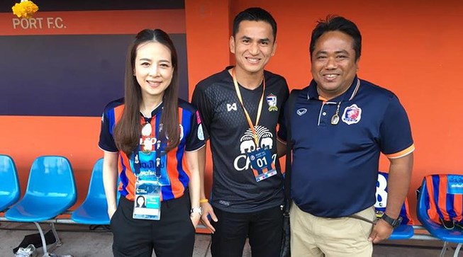 Trưởng đoàn xinh đẹp của Thái Lan lo sợ kịch bản thua trận trước ĐT nữ Việt Nam